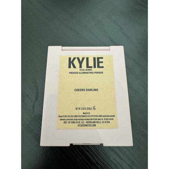 Kylie Jenner Pressed Illuminating Powder Cheers Darling Makeup 0.34 oz - Picture 2 of 3